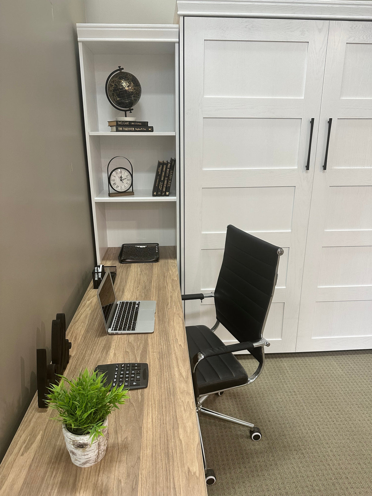 Vertical Queen Oak Painted White Wood Lake View Face - V122 Workstation Package B