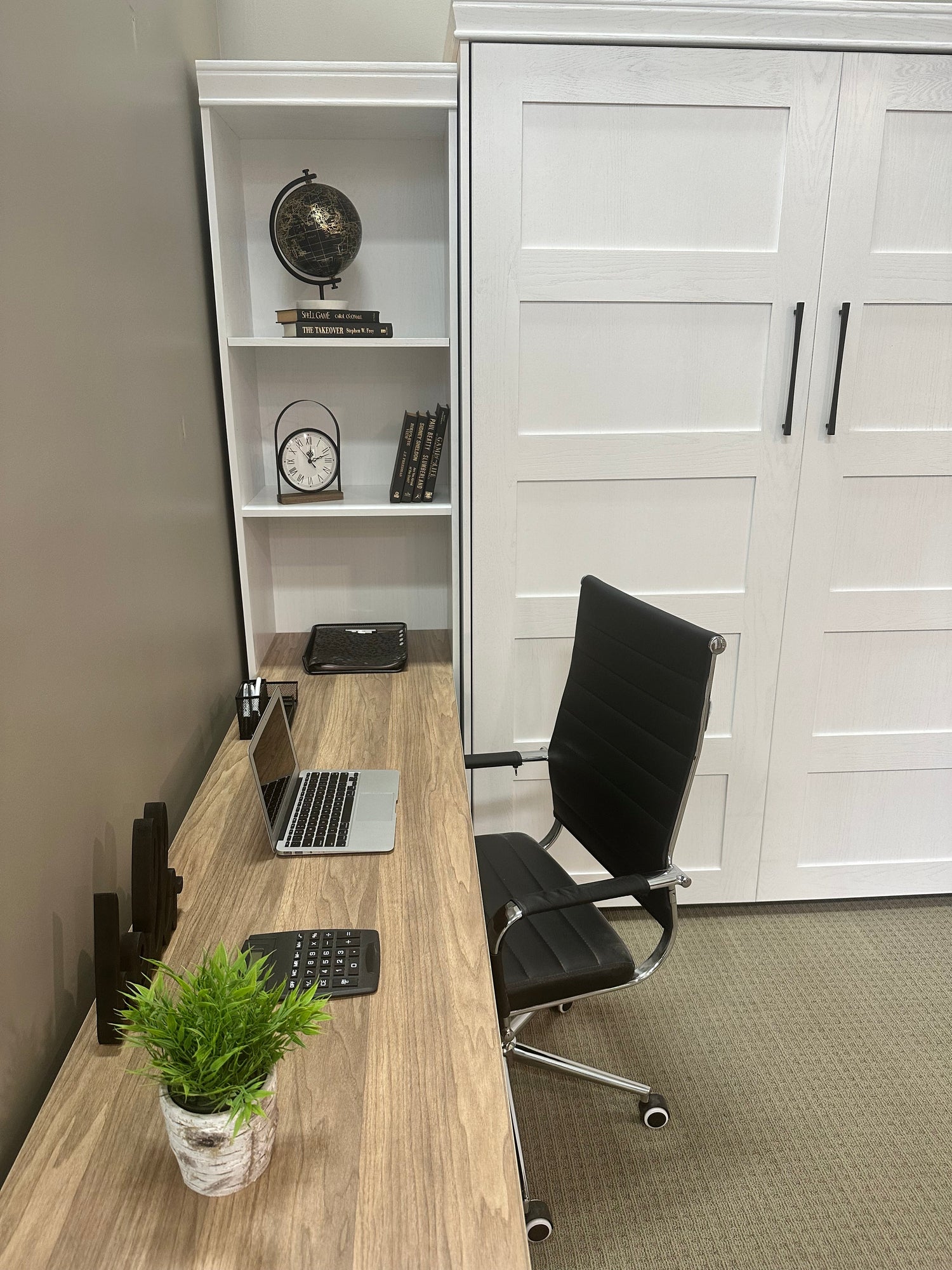 Vertical Queen Oak Painted White Wood Lake View Face - V122 Workstation Package B