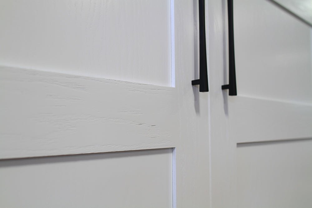 Plank Face Murphy Bed Vertical Queen Oak Painted White Discounted (VQ121 - O - PW) - Meridian Closets