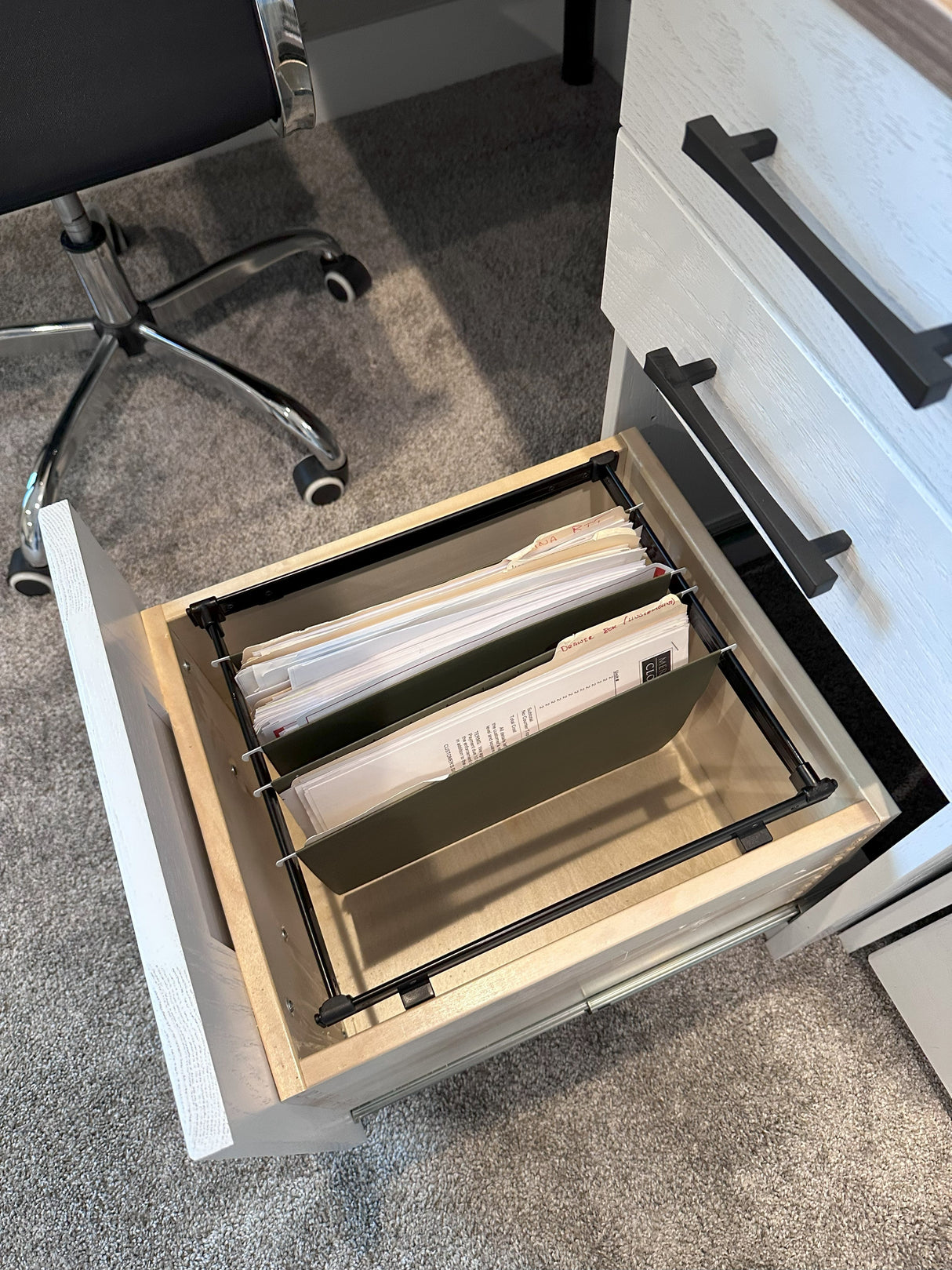 Vertical Queen Oak Painted White Wood Lake View Face - V122 Workstation Package - Meridian Closets